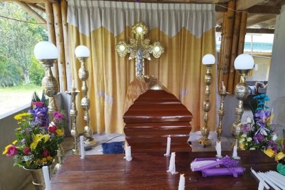 El féretro fue llevado a la comunidad de Dureno.