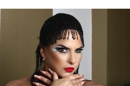 Fue la protagonista en el video musical Cómo te deseo de la banda de rock y pop latino Maná, en 2008.