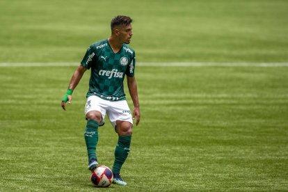 El volante brasileño Gabriel Menino tuvo problemas para acoplarse a la forma de alimentación del ‘Bicho’.