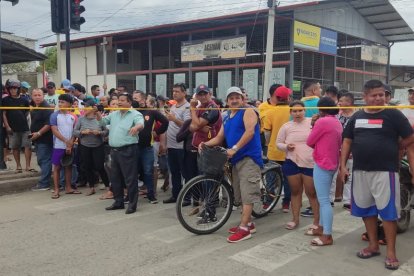 Dos hombres y una mujer asesinados en una mototaxi