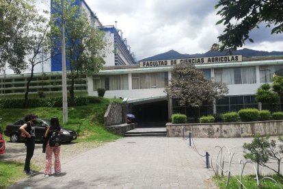 Los estudiantes del ingeniero todavía no superan su partida. El  ‘profe’ solía darles clases de laboratorio.