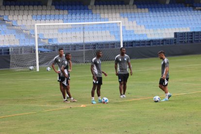 Entrenamiento de Emelec en el estadio Capwell