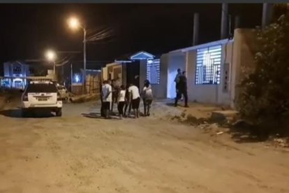 Sujetos entraron abruptamente a una vivienda y atacaron a los residentes.