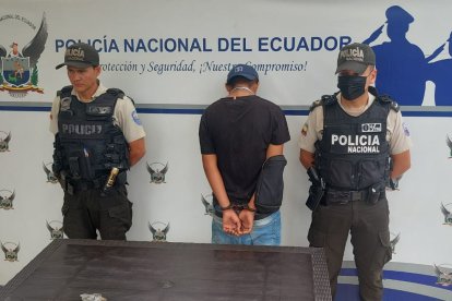 El adolescente tiene 16 años. Otros dos implicados huyeron del lugar.