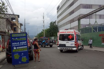 La víctima tenía varios días internado y quedó herido un familiar y el policía que hacía de custodio.
