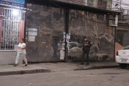 Al sitio llegaron agentes policiales para indagar este hecho violento ocurrido el miércoles.
