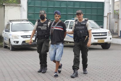 El menor fue detenido, pero dos sujetos más involucrados en el intento de asalto escaparon.