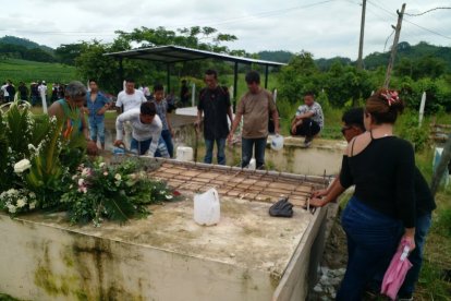 Este jueves 2 de marzo de 2023 sepultaron a Isamar Estefanía Pisco Palmar le propinaron diversos golpes.