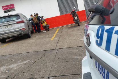 Al lugar llegaron policías y guardias de seguridad.