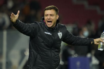 Martín Anselmi ha conseguido cuatro títulos con Independiente del Valle, en apenas nueve meses.