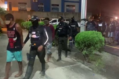 Los detenidos tenían en su poder un carro que está reportado como robado.