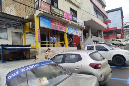 La madrugada del 3 de marzo, antisociales robaron en el local de Orlando.