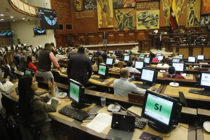 Un total de 104, de los 125 asambleístas presentes en la sesión, aprobaron el informe, 18 votaron en contra.