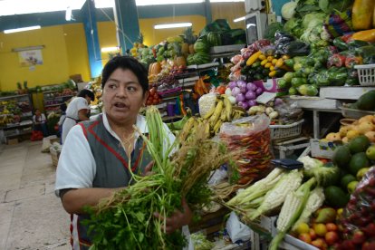 Beatriz Molina tiene miedo de que los protestantes llegaran a saquear el centro de abastos.