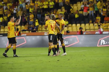 Gaibor se mandó un partidazo y hace soñar a la hinchada amarilla.