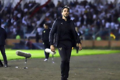 Luis Zubeldía fue criticado por los hinchas de Liga de Quito tras los malos resultados en el inicio de la LigaPro.