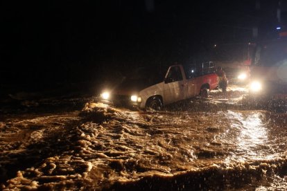 Tráfico, árboles caídos y derrumbe son el panorama que hay durante las fuertes lluvias presentadas en varios sectores del Guayas.