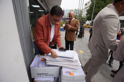 Denuncia. Decenas de documentos se presentaron en la Fiscalía como evidencia de posibles inconsistencias.