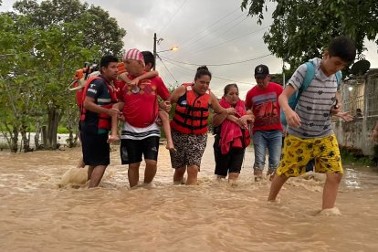 Una tercera víctima dejó la creciente de los ríos en Chone. Asimismo, las pérdidas agrícolas superan los 3 millones de dólares.