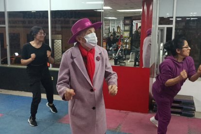 Florinda acude al gimnasio para mantenerse activa.