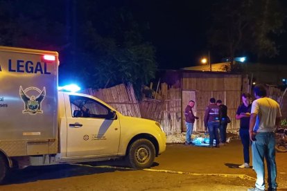 En una esquina, motorizados acribillaron a Arturo Villón.