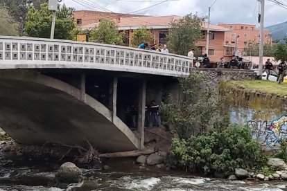 Hombre fue hallado sin vida bajo un puente al oeste de Cuenca
