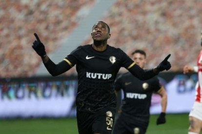 Jaime Ayovi cuando jugaba en China fue dirigido por un entrenador español.