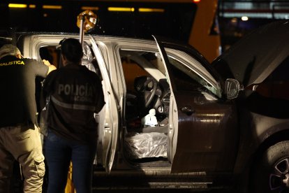 El carro en el que viajaba la funcionaria recibió más de 20 impactos de bala, calibre 2.23.