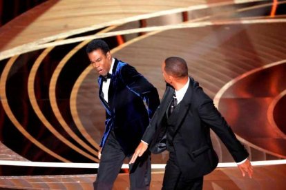 Fue en una premiación que Will Smith le dio una bofetada a Chris Rock.