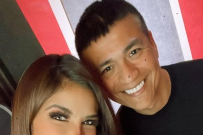 Los cantantes durante las grabaciones de la canción.