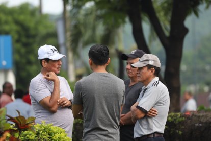 Familiares de  Alberto Caicedo llegaron a la morgue para retirar su cadáver.