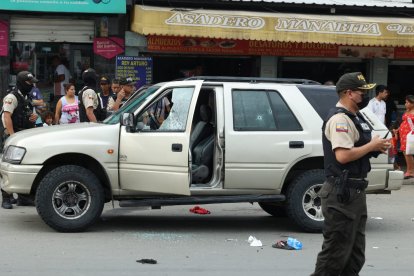 Sicarios balean a dos personas frente a la UVC Florida
