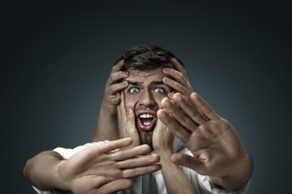 Este trastorno suele aparecer entre los 15 y 25 años.