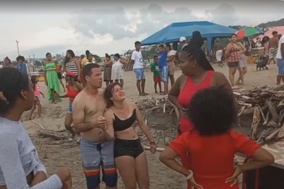 Familiares protagonizaron escenas de dolor al ver a su pariente ahogado.