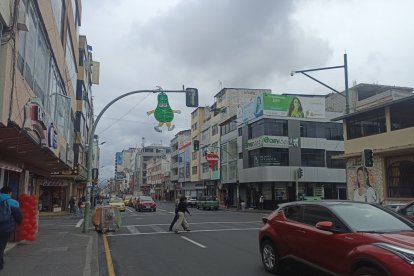 La comunidad se movilizó en camionetas o taxis, pero la actividad no se paralizó en la capital de Tungurahua.