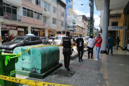 Taladros, martillos y picos se encontraron en el lugar.