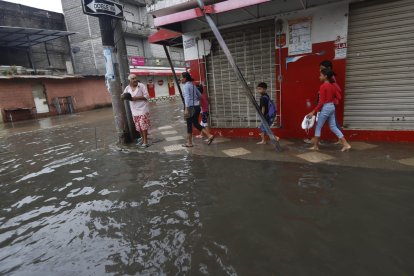 n la quinta etapa de El Recreo, en Durán, varias calles quedaron inundadas.