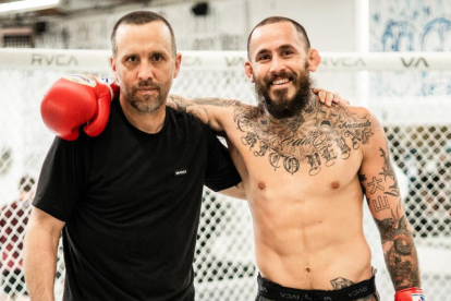 El manabita se encuentra concentrado con su campamento previo al combate del próximo 25 de marzo.