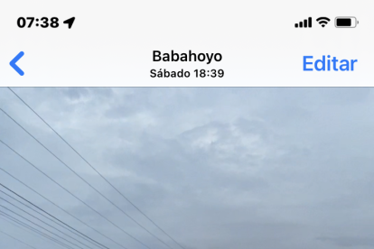 En la vía Juján - Babahoyo, el agua tapa la carretera.