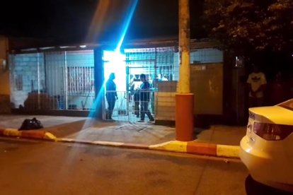 La víctima recibió ocho disparos. Al parecer el occiso se habría negado pagar a extorsionadores por lo que fue asesinado.