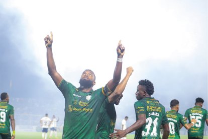 Gabriel Achilier y su Orense ahora si van a jugar ante Gualaceo en Azogues.