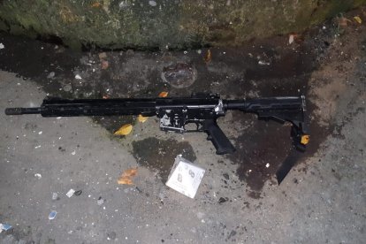 Los criminales utilizaron armamento que algunos ejércitos del mundo también tienen en sus rastrillos.