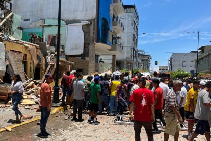 La tarde de este sábado se reportaron varios muertos, heridos y casas colapsadas tras el temblor.
