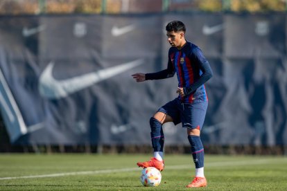 Almeida tiene 18 años y ha sido formado en la base del Barcelona, La Masia.
