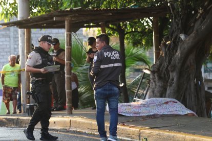 En la Juan Montalvo, sujetos ‘eliminaron’ a un hombre con un arma automática.