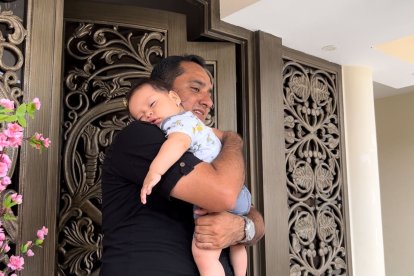 El hombre, de 44 años, comenta a EXTRA cómo logró salvar a su esposa y a su hija de 8 meses de los escombros de una casa colapsada.