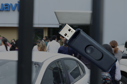 El primer reporte llegó del canal de televisión Ecuavisa, en Guayaquil.