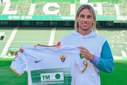 El entrenador argentino Sebastián Beccacece buscará el milagro de evitar el descenso del Elche en la liga española.