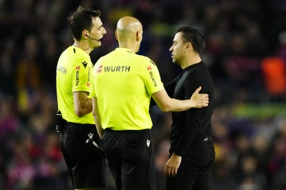 La relación de los blaugranas y los árbitros en la liga española está bajo investigación.