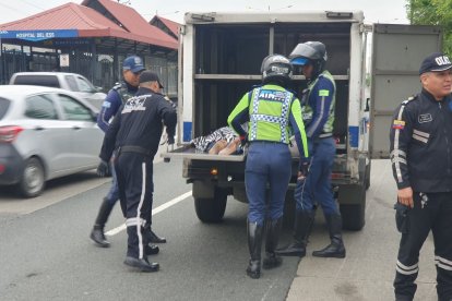 Fue atropellado por una motorizado. El señor cruzaba la calle para embarcarse en una unidad de la Metrovía.